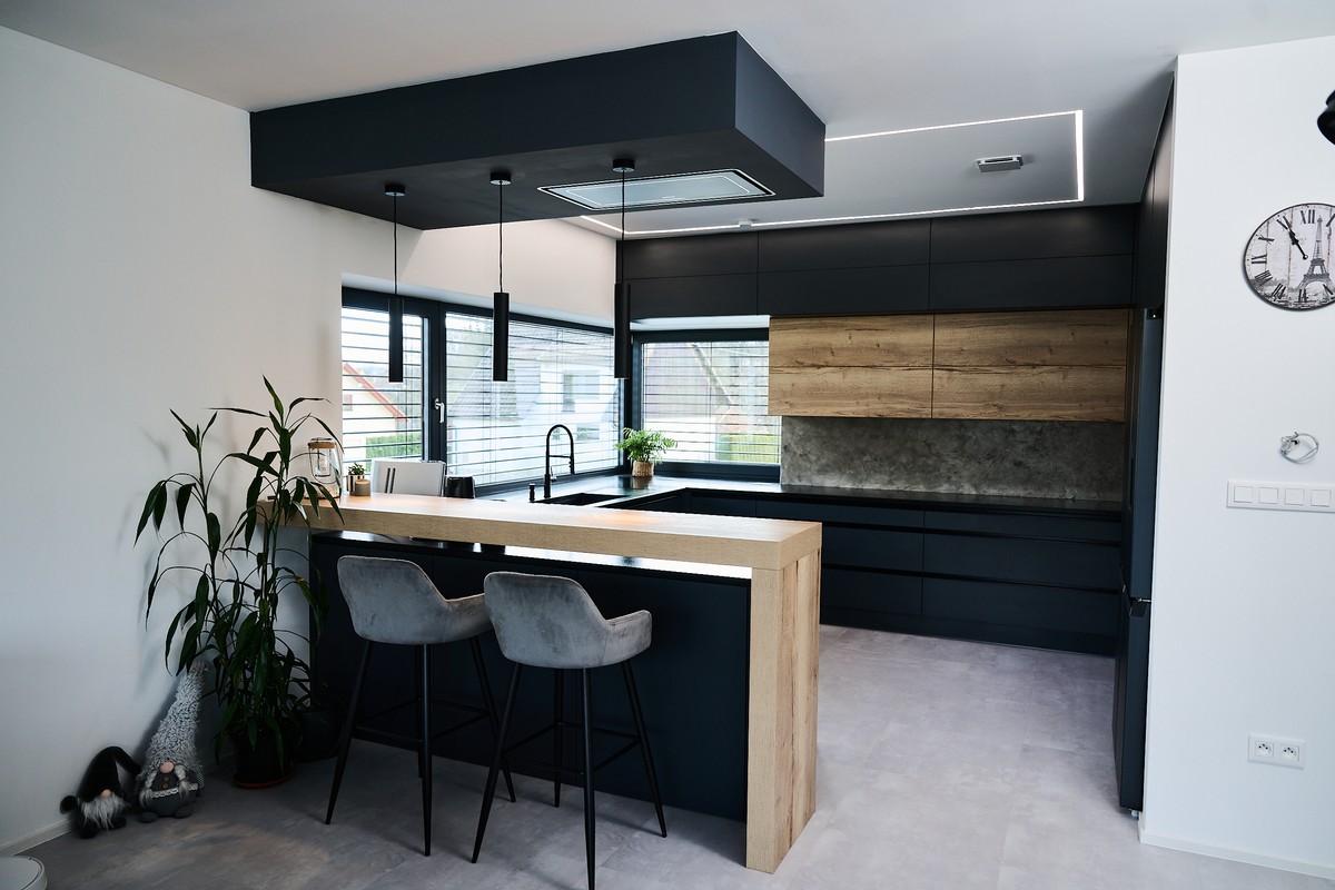 Černá kuchyň - náhledový obrázek